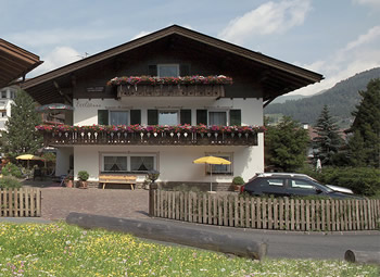 Villa Evelin im Sommer